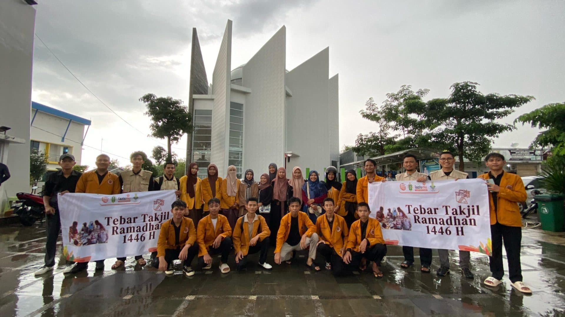 PD IPM, PDNA dan Lazismu Lampung Utara Tebar Takjil Gratis Sebagai Wujud Kepedulian Terhadap Sesama